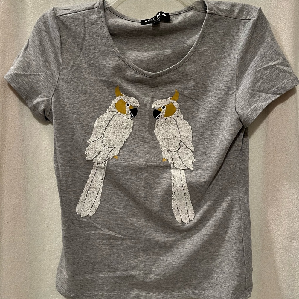 Textured cockatoo shirt